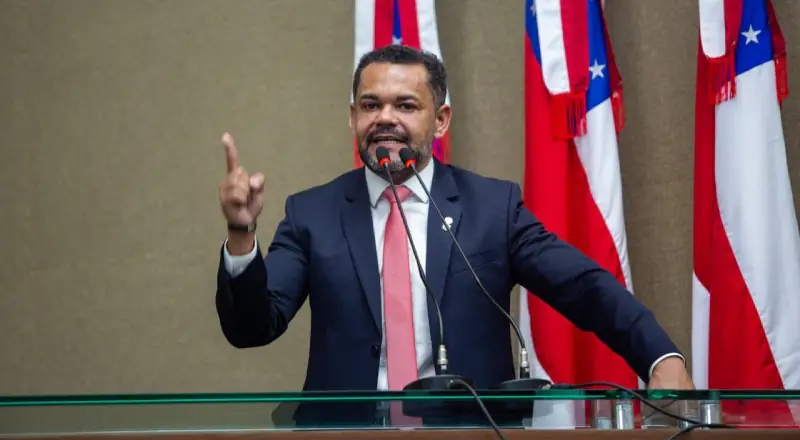 Deputado Rozenha critica taxas elevadas de cartórios no AM