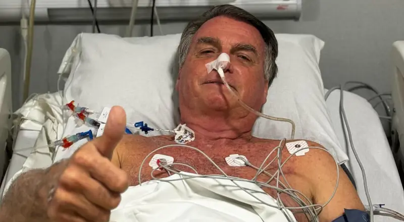 Bolsonaro completa 71 anos internado com pneumonia em UTI: atualizações essenciais