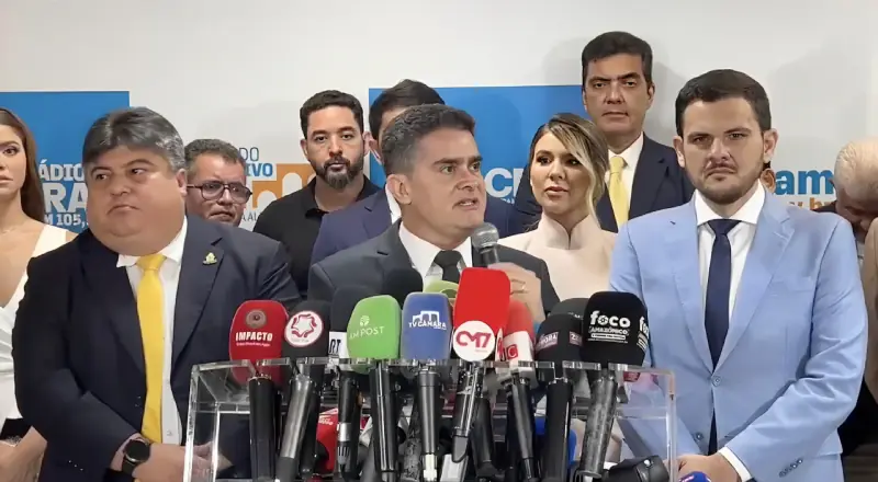 David Almeida oficializa saída da Prefeitura e entrega comando a Renato Junior