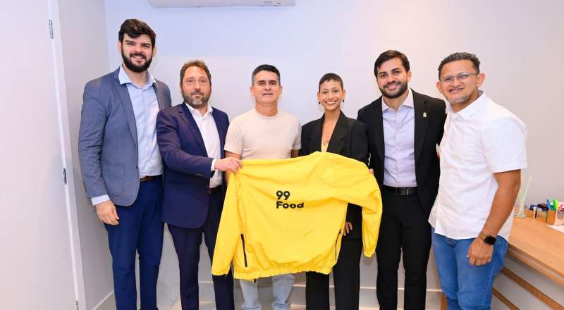 Prefeito David Almeida firma parceria com a 99 para apoiar motociclistas em Manaus