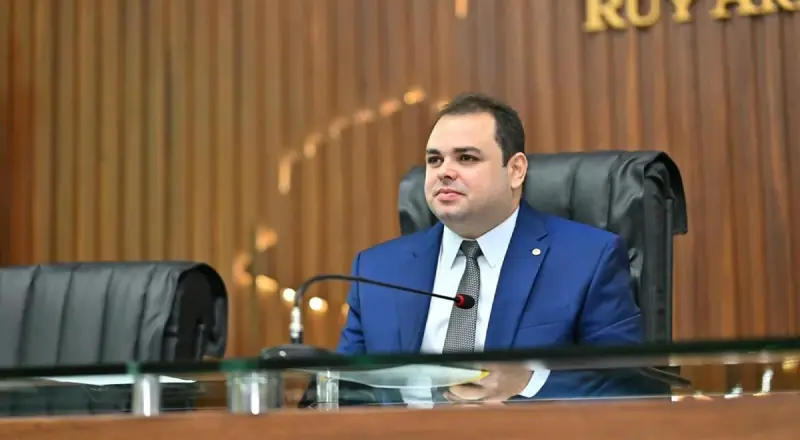 Reunião na ALEAM oficializa Roberto Cidade como governador interino