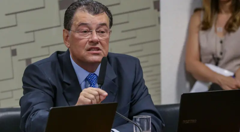 Senador Eduardo Braga repudia liminar e defende BR-319 no Congresso