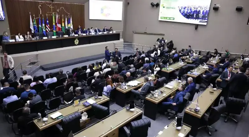 Deputados estaduais vão eleger governador-tampão do Amazonas em maio