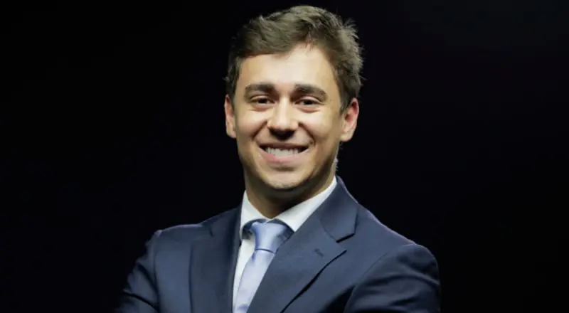 Nikolas Ferreira comemora decisão contra censura da "Misoginia"