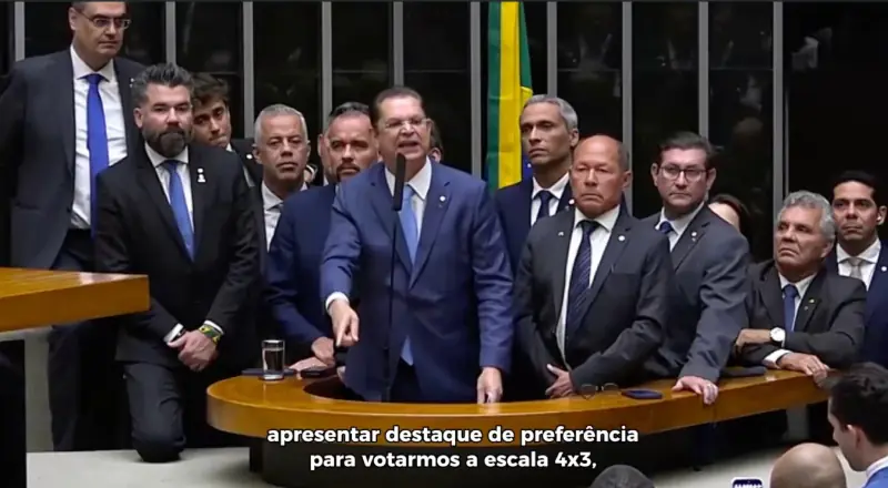 Bancada do PL muda de posição e propõe modelo 4×3 eficaz