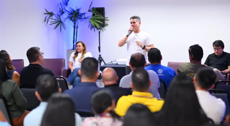 David Almeida ouve operadores do turismo e propõe melhorias no setor