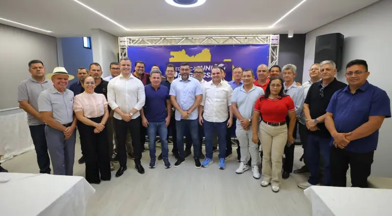 Wilson Lima reúne prefeitos e vice-prefeitos para fortalecer a união