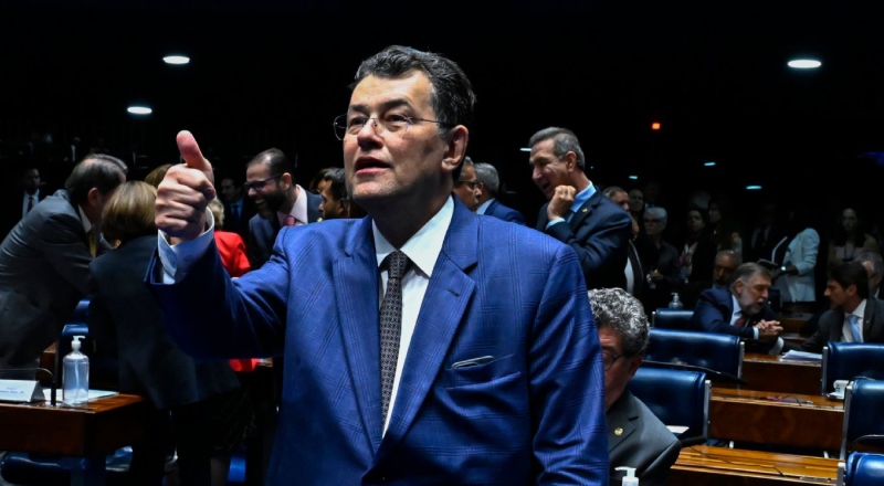 Eduardo Braga é cotado para ser relator do Orçamento 2027