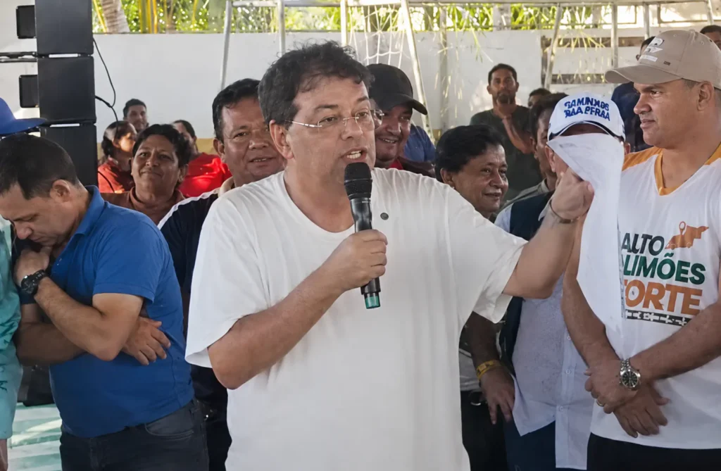 Senador Eduardo Braga “puxa a orelha” de vereador em Benjamin Constant