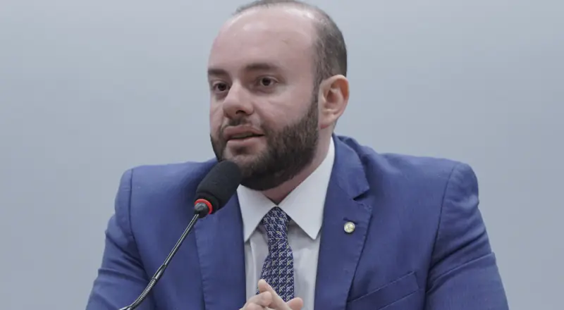 Fausto Jr. é coautor de PEC que reduz IPVA e alivia bolsos