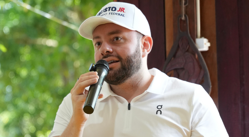 Fausto Júnior solicita investigação sobre água em Manaus
