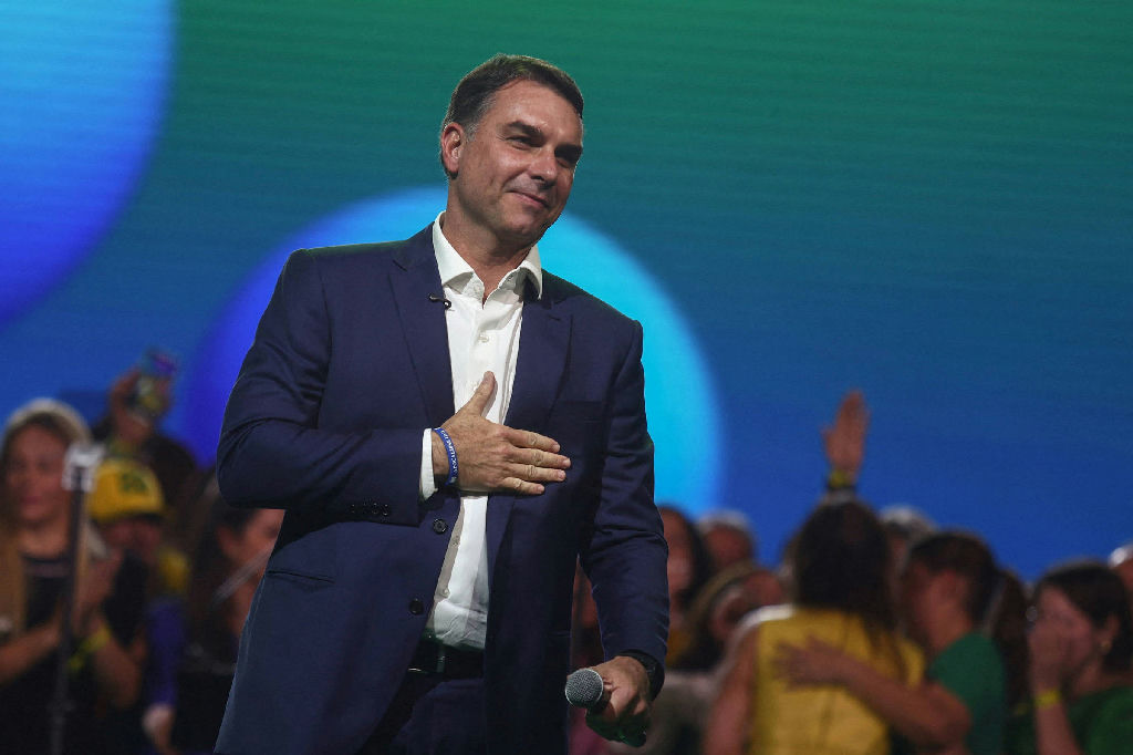 Flávio Bolsonaro defende geração de empregos e Bolsa Família na Paraíba