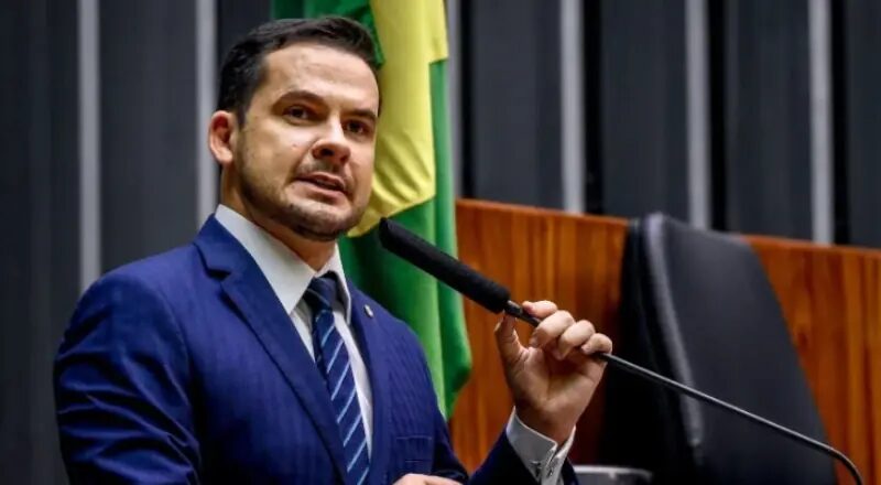 Ditador da toga está nu: Alberto Neto pede prisão de Moraes