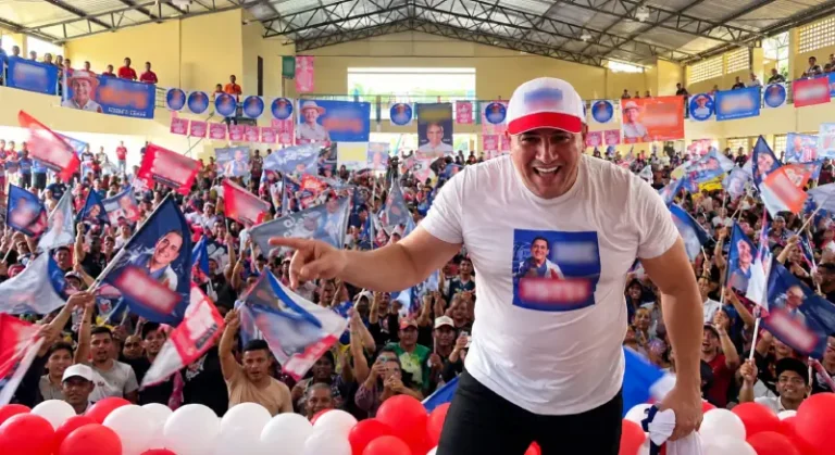 Simão Peixoto leva campanha às ruas de Borba e conquista apoio
