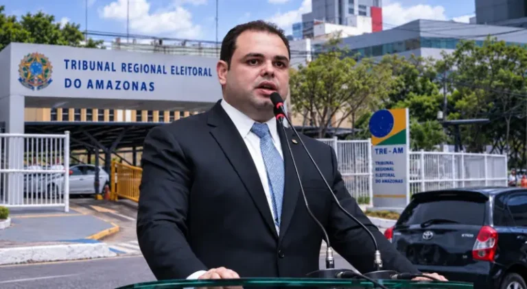 Justiça proíbe Roberto Cidade de participar das entregas do governo