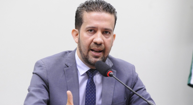 André Janones foi internado às pressas após arritmia cardíaca