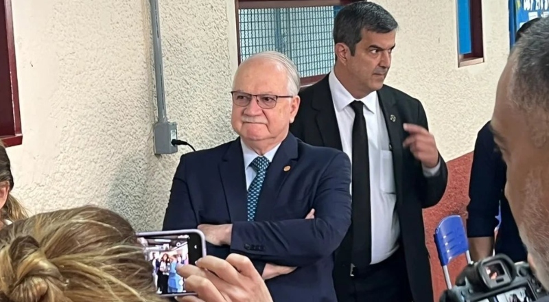 Presidente do STF, ministro Edson Fachin, vota em Brasília