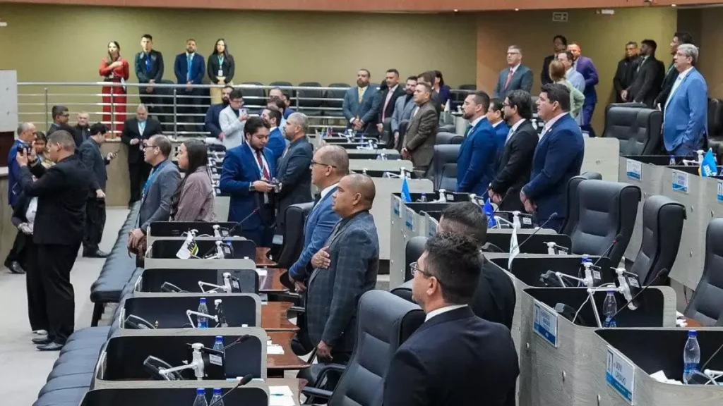 Câmara de Manaus discute mudanças na carreira e salários dos servidores