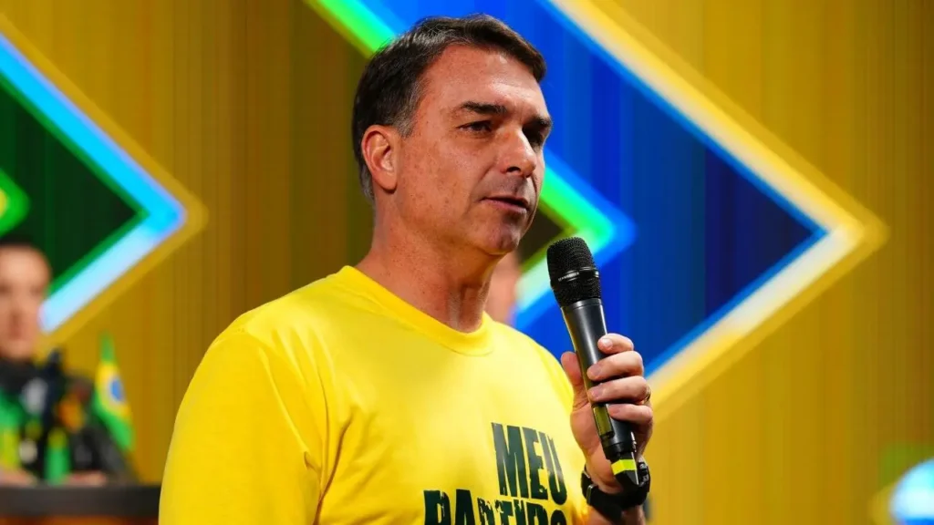 Flávio Bolsonaro acusa “censura” após debate não realizado na Globo