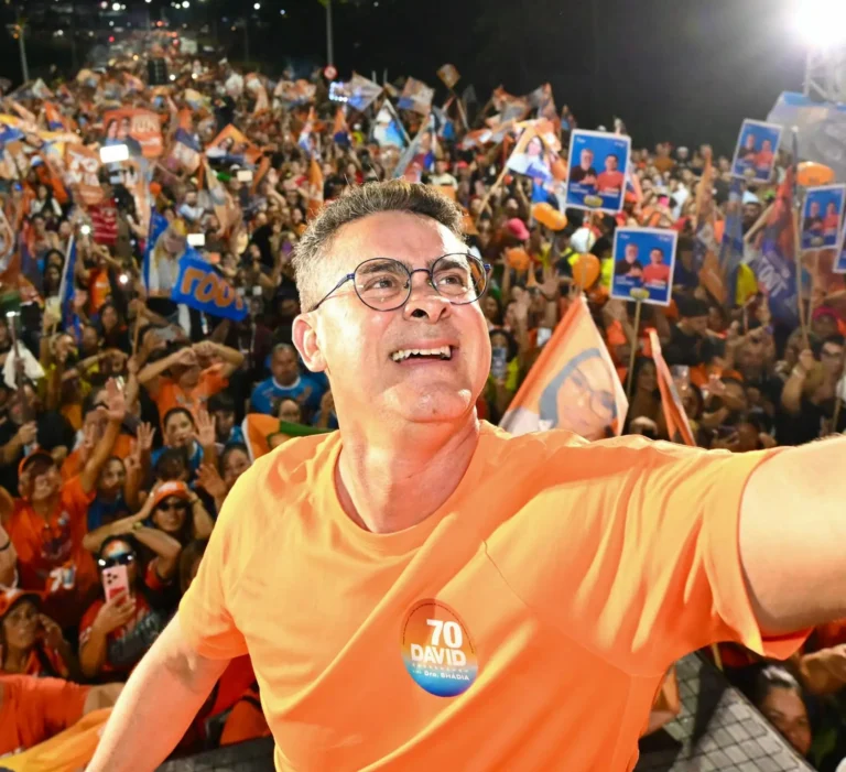 Na véspera da eleição, David se destaca para o segundo turno
