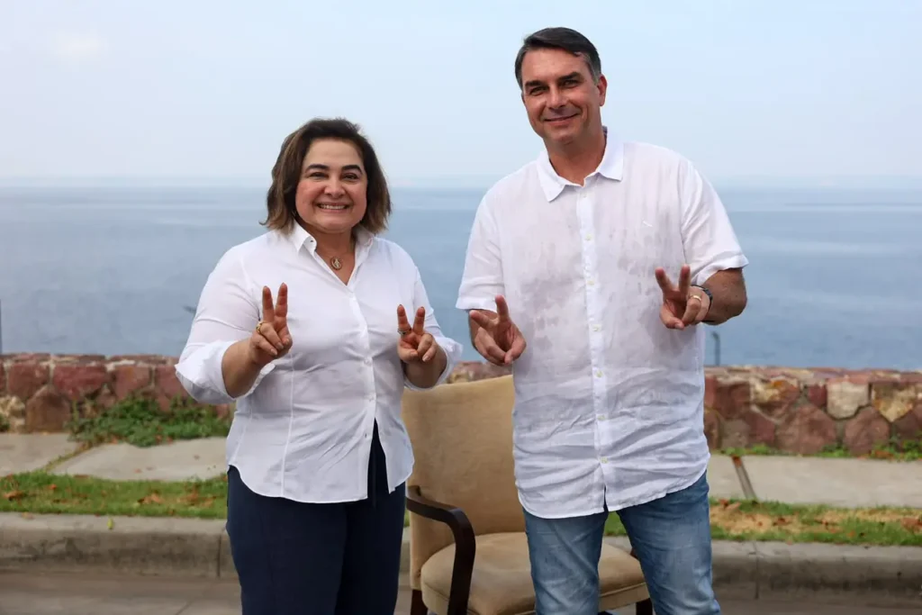 Flávio Bolsonaro pede voto útil no Amazonas e destaca benefícios da direita