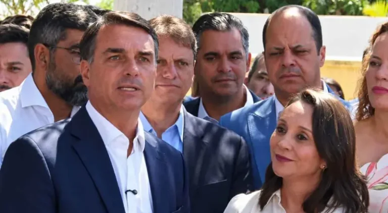 Partido Podemos oficializa apoio a Flávio Bolsonaro para vencer